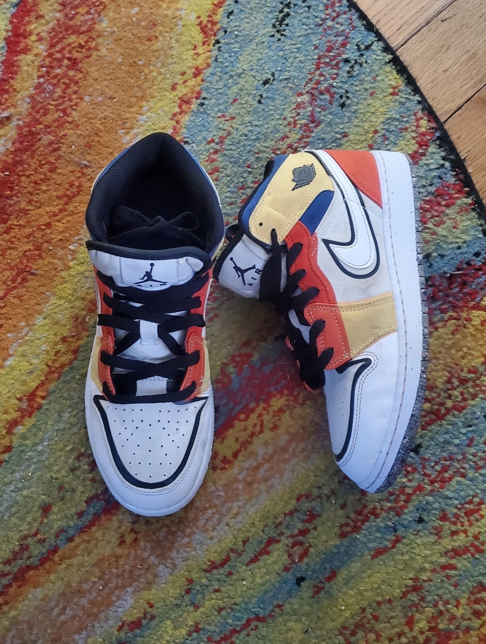 Nike Air Jordan 1 Mids 7Y - Picture 2 of 7